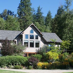 Windborne Bed & Breakfast Bed & Breakfast Castlegar Exterior photo