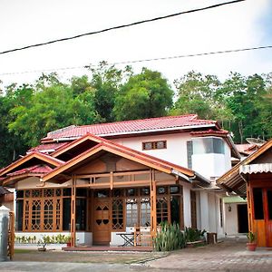 Bamboosa Hotel Bukittinggi Exterior photo