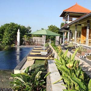 Puri Tugu Belanda Hotel Lovina  Exterior photo