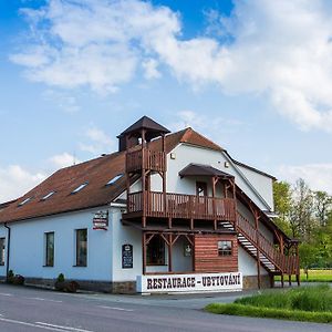 Penzion Country Steak Restaurant Hotel Lanskroun Exterior photo