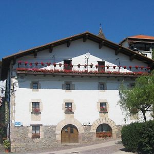 Hostal Ezkurra Hotel Exterior photo