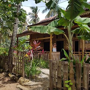 Red Island Bungalows Pasanggaran Exterior photo