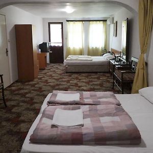 Guestrooms Ross Veliko Turnovo Exterior photo