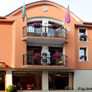 Lucky Hotel Veliko Turnovo Exterior photo