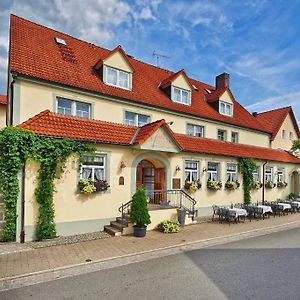 Brauereigasthof Zum Loewenbraeu Hotel Adelsdorf Exterior photo