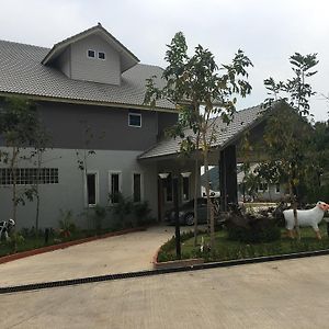 Sangchan Garden at Kaeng Krachan Hotel Exterior photo