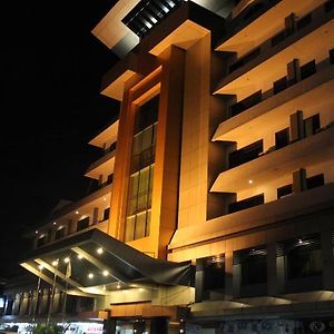 Hotel Kini Pontianak Exterior photo