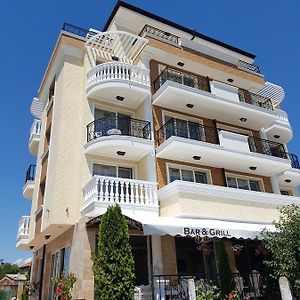 Семеен Хотел Прованс Ахелой Hotel Exterior photo