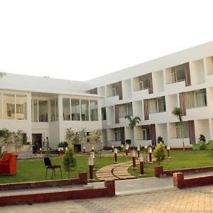 Saaral Resorts & Hotels Pvt Ltd Kuttalam (Tirunelveli) Exterior photo