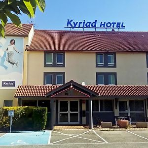 Kyriad Lyon Est - Saint Bonnet De Mure Hotel Exterior photo