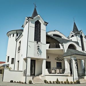 Hotel And Restaurant Velure Mukacheve Exterior photo