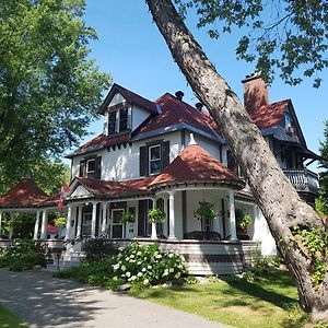 Les Trois Erables Boutique Inn Wakefield Exterior photo