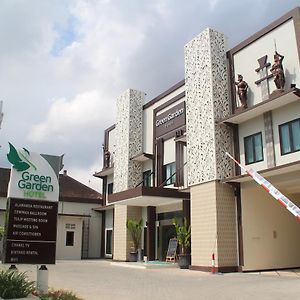 Green Garden Hotel Tuban  Exterior photo