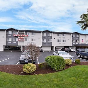 Clackamas Inn&Suites Exterior photo