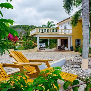 Emerald View Resort Villa Teluk Montego Exterior photo