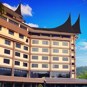Kyriad Hotel Bumiminang Padang  Exterior photo