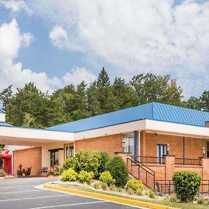 Days Inn By Wyndham Blacksburg Conference Center Exterior photo