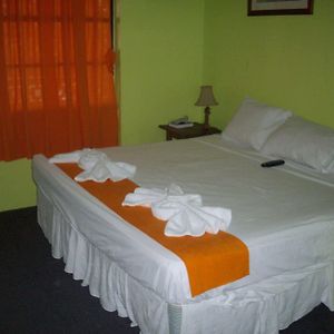 The Bakadeer Inn Kota Belize Exterior photo