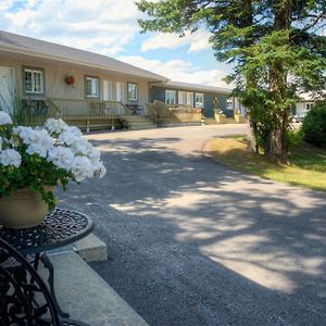 Motel Des Cascades Baie-Saint-Paul Exterior photo