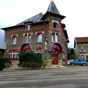 Hotel-Restaurant Du Commerce Aubreville Exterior photo