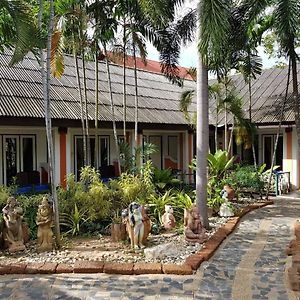 Sam's House Kanchanaburi Hotel Exterior photo