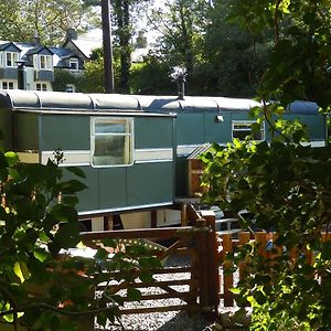 Showman'S Wagon At Coed Cae Hotel Dolgellau Exterior photo