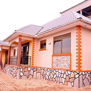 King Size beds at Seguku Apartment Katale Exterior photo