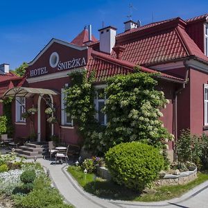 Sniezka Hotel Krosno Exterior photo