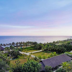 Komaneka at Keramas Beach Hotel Exterior photo