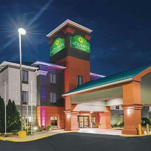 La Quinta Inn & Suites By Wyndham Louisville East Exterior photo