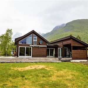 Riverside Villa Hornindal Exterior photo