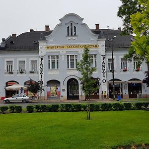 Kakukk Panzió Bed & Breakfast Nyírbátor Exterior photo