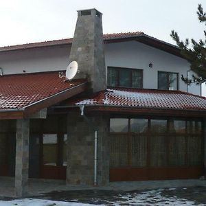 Вила Дъбовец Hotel Dubovets Exterior photo