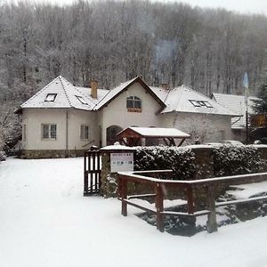 Hudi-Lak Vendégház Hotel Haromhuta Exterior photo