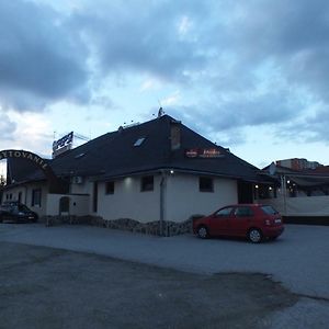 Fan Fan Penzión Hotel Rožňava Exterior photo