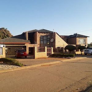 Vakhusi Guesthouse Malamulele Exterior photo