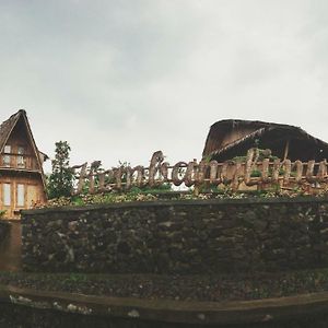 Balkondes Kembanglimus Hotel Magelang Exterior photo