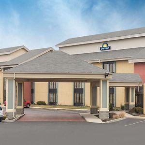 Days Inn By Wyndham Indianapolis Northeast Exterior photo