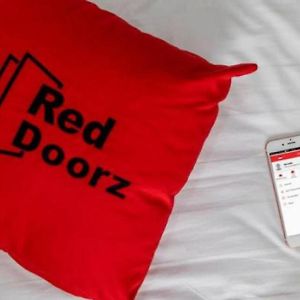 RedDoorz near Stasiun Kota Baru Malang Hotel Exterior photo