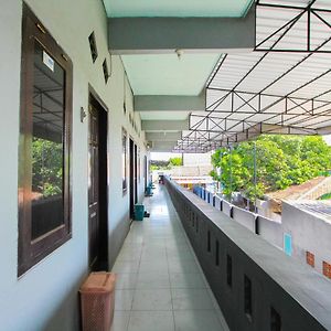 Spot On 2288 Kost Mittasukha Family Hotel Banyuwangi  Exterior photo